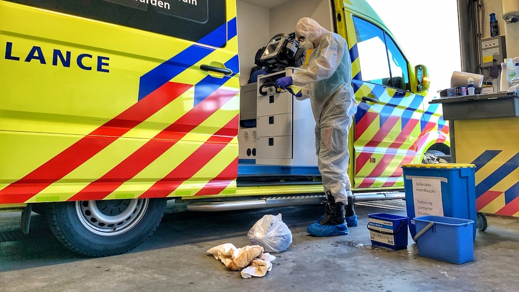 Ambulance wordt onstmet na vervoer mogelijk besmette patient