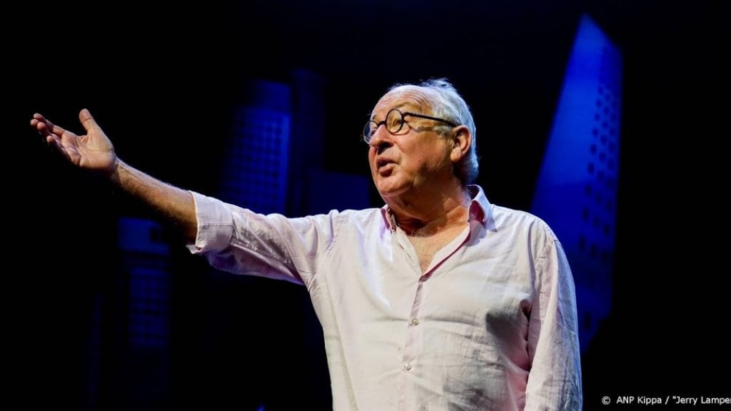 Youp van 't Hek herstelt thuis verder van coronavirus