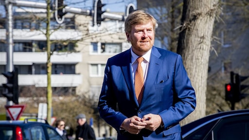 Koning Willem-Alexander bezoekt zorgverleners in Tilburg