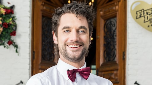 First Dates-barman Victor Abeln vertelt over zijn 'luxe' jeugd
