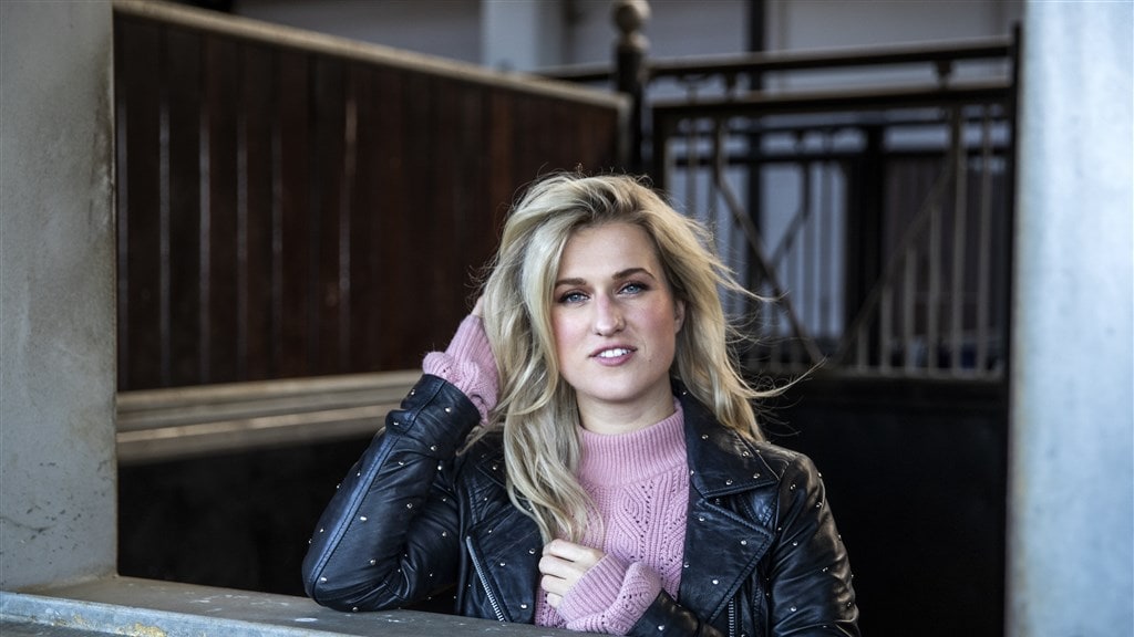 Britt Dekker staat stil bij overlijden vader