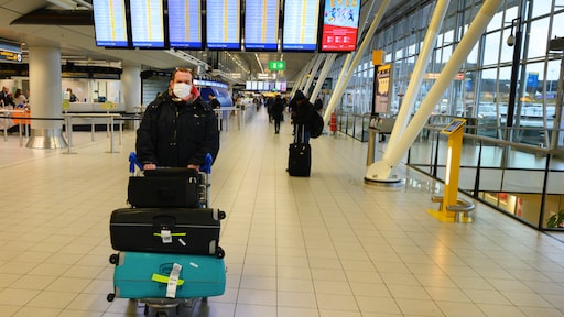 Meer reizigers op Schiphol, maar nog lang niet op oude niveau