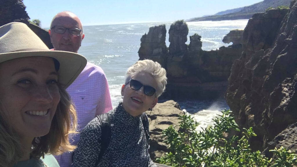 Camille met haar ouders in Nieuw-Zeeland.