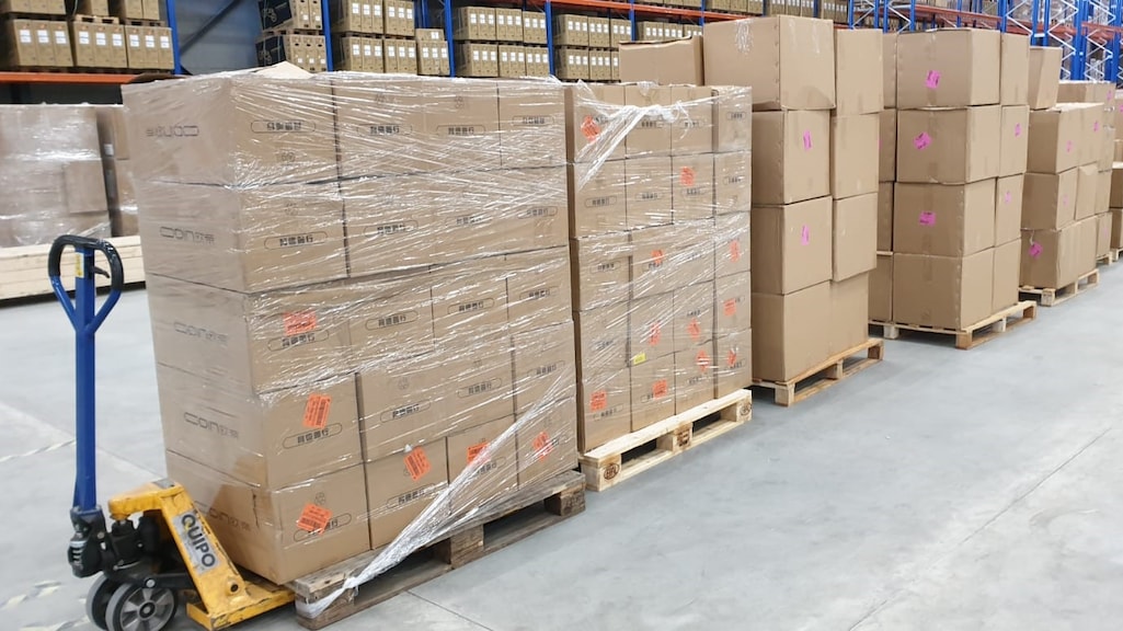 'Overheid onnodig traag met aanschaf mondkapjes'