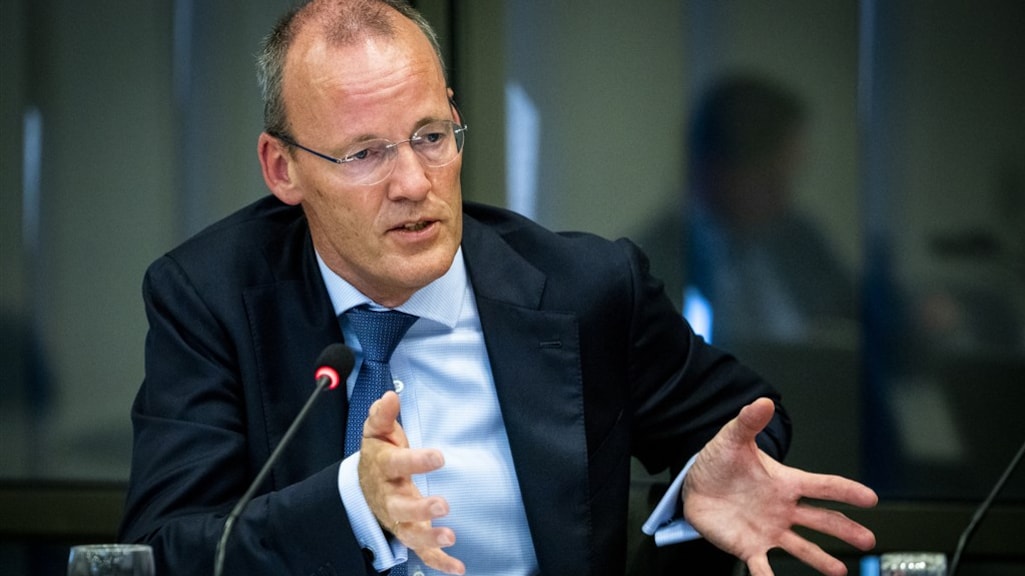 DNB-topman Knot tegen snel bezuinigen: 'Gebruik buffers'