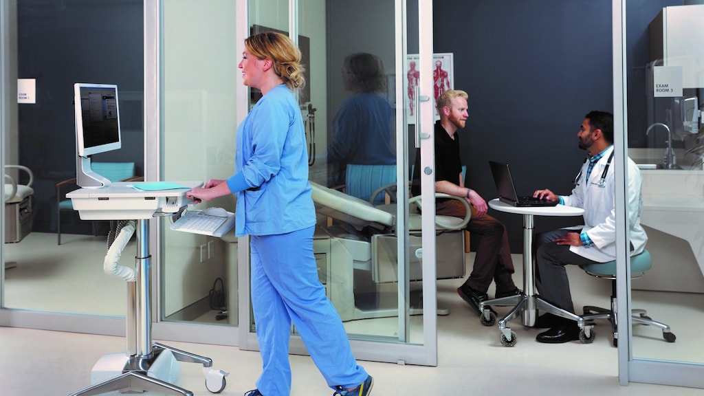 Vroeger een kaart aan je bed, nu gaat de computer op wieltjes overal mee naar toe.