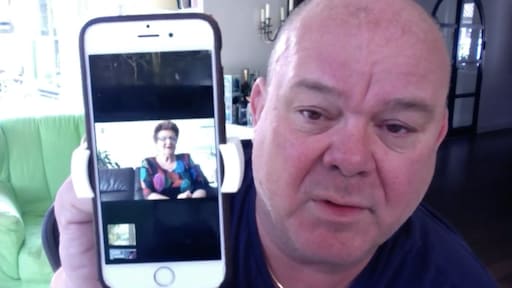 Orgeljoke vertelt over haar succesverhaal aan Paul de Leeuw