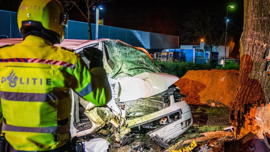 Twee doden bij ongeluk, lachgas achterin de auto aangetroffen