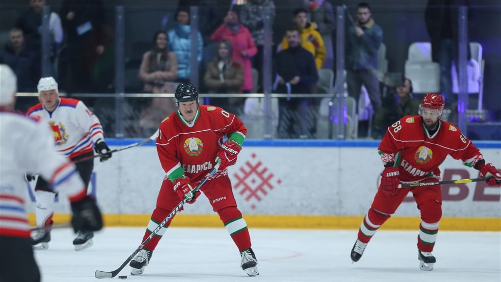 Wit-Rusland: wodka en ijshockey als middel tegen corona