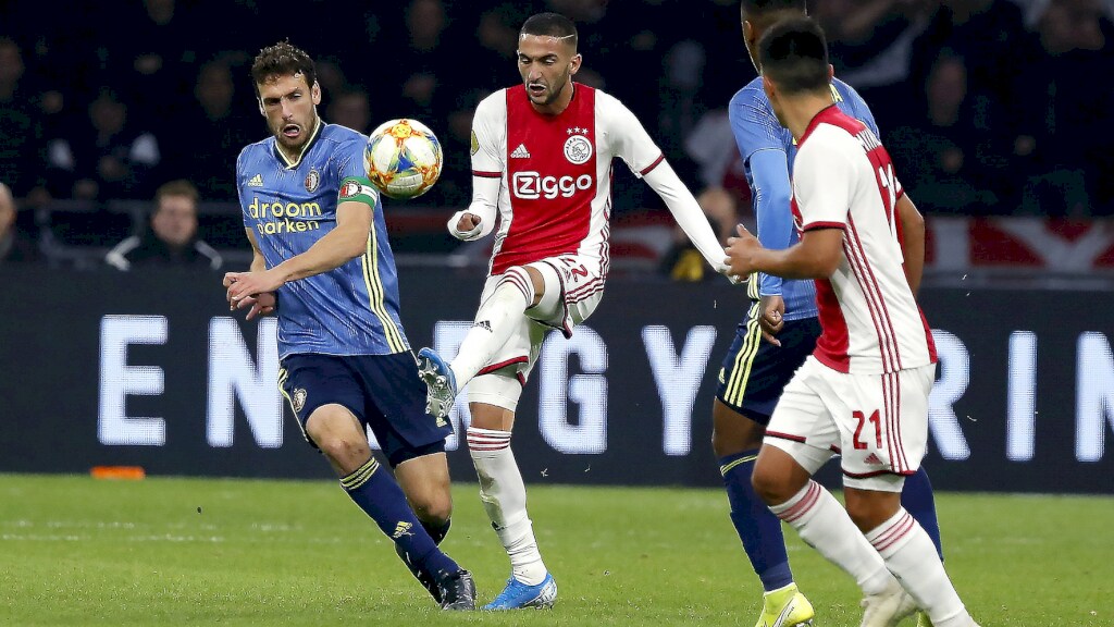 Premier Rutte: profvoetbal ligt tot 1 juni stil