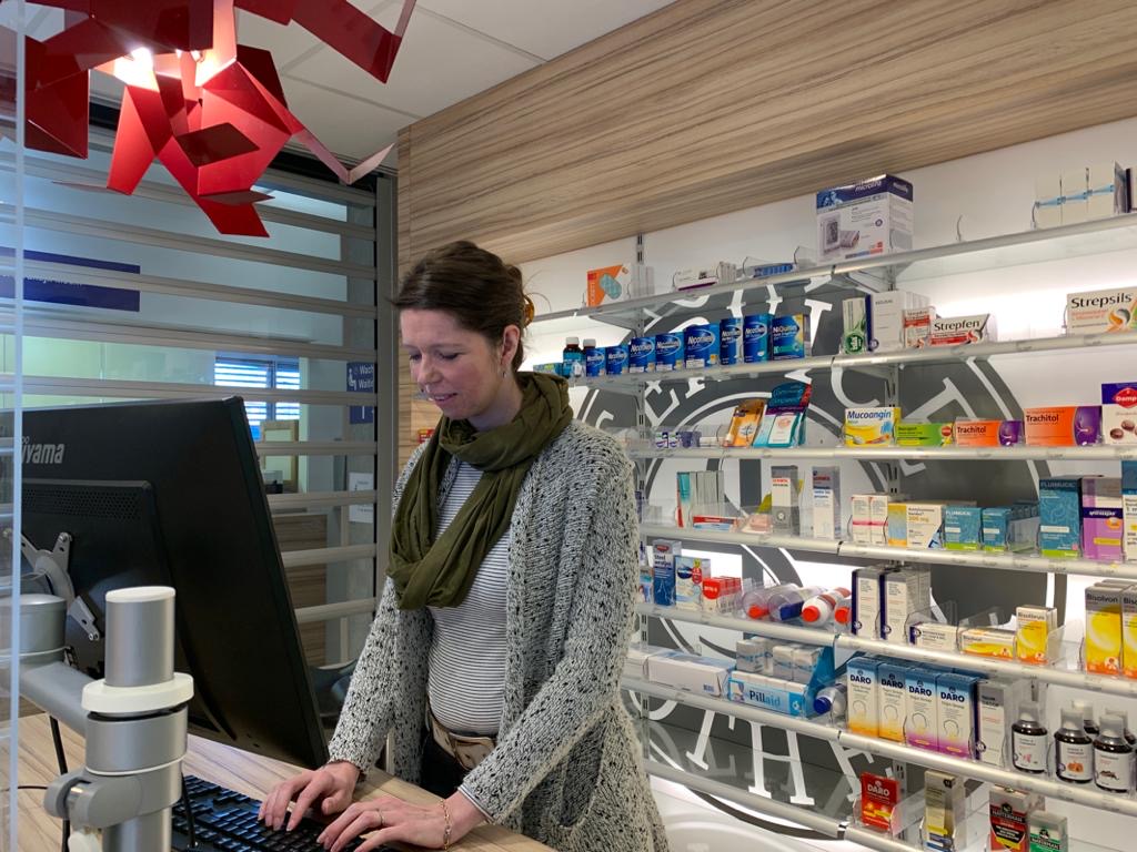 "Soms komen mensen hoestend aan mijn balie. Niet de bedoeling."