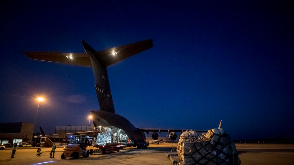 Vliegtuig met medische hulpmiddelen onderweg naar Sint Maarten