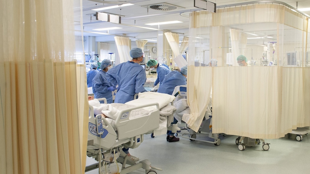 Waar normaal mensen uitslapen na een operatie, liggen nu coronapatiënten op een geïmproviseerde ic.