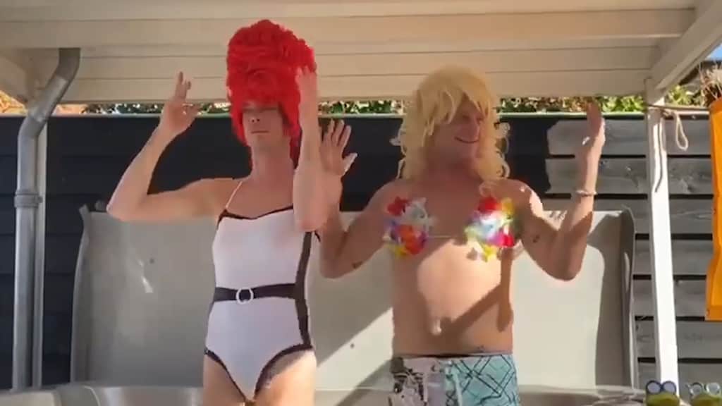 Pascal (41) en zijn vrienden spelen 'dagje Efteling' in de tuin