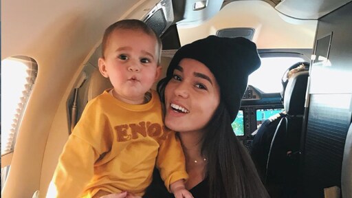 Dochtertje Bibi Breijman is schattigste hondenuitlaat ooit