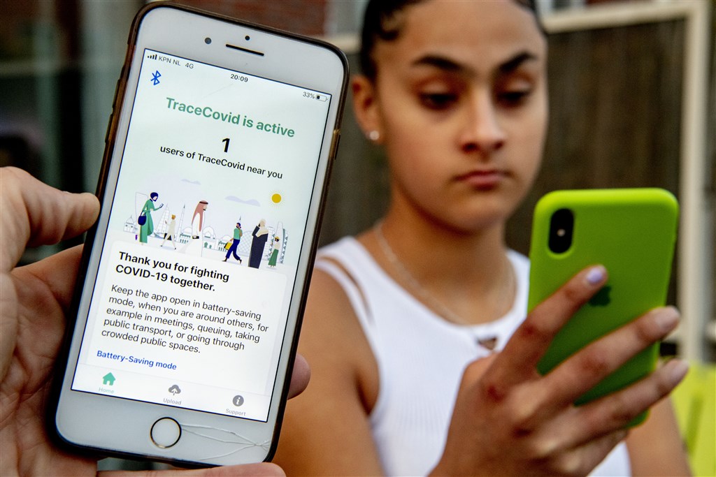 Corona-app moet virus opsporen: hoe werkt die en wat zijn de gevaren?