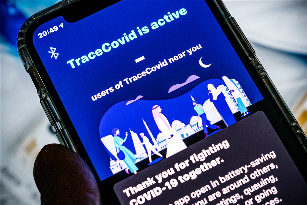 Veel landen zetten apps in om de verspreiding van het virus tegen te gaan.
