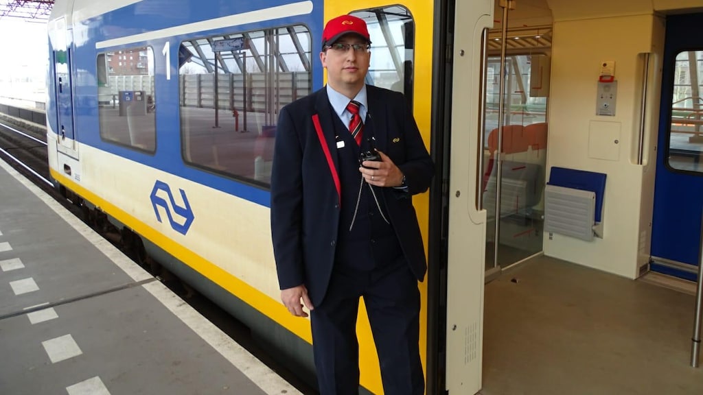 Zij houden Nederland draaiende: 'Ik mis de reizigers', zegt conducteur Roy