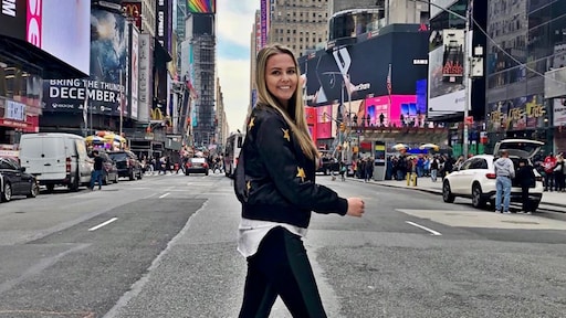 Corona-domper: geen verjaardagstripje voor Monique Smit