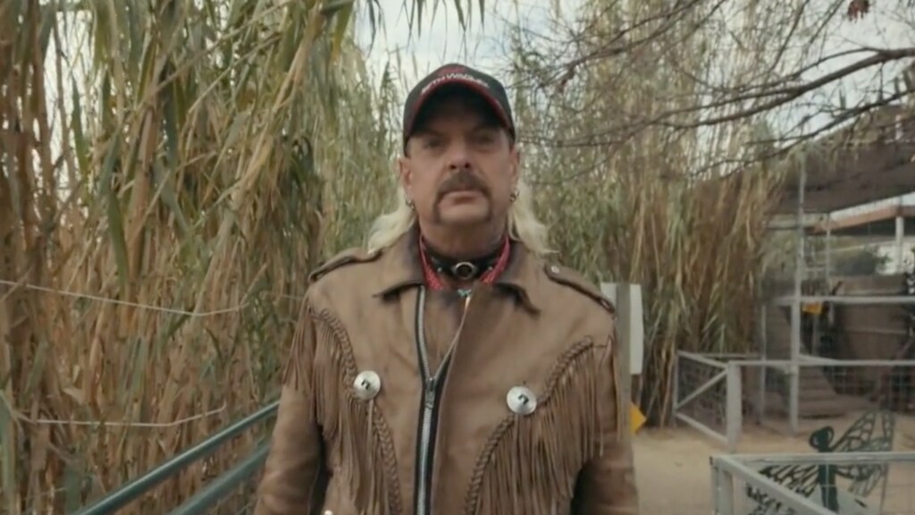 In de bak of niet: Joe Exotic lanceert eigen schoenenlijn