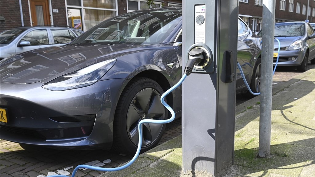 'Nederland telt meer dan 100.000 volledig elektrische auto's'