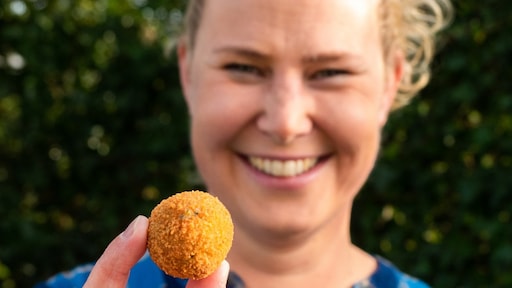 Ilona liet 'bitterballen bij de borrel' op de lijst van immaterieel erfgoed zetten