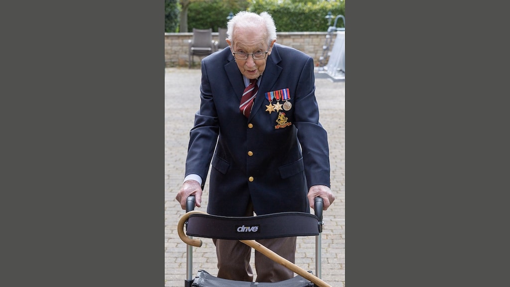 100 rondjes door de tuin: Britse veteraan Tom (99) haalt miljoenen op