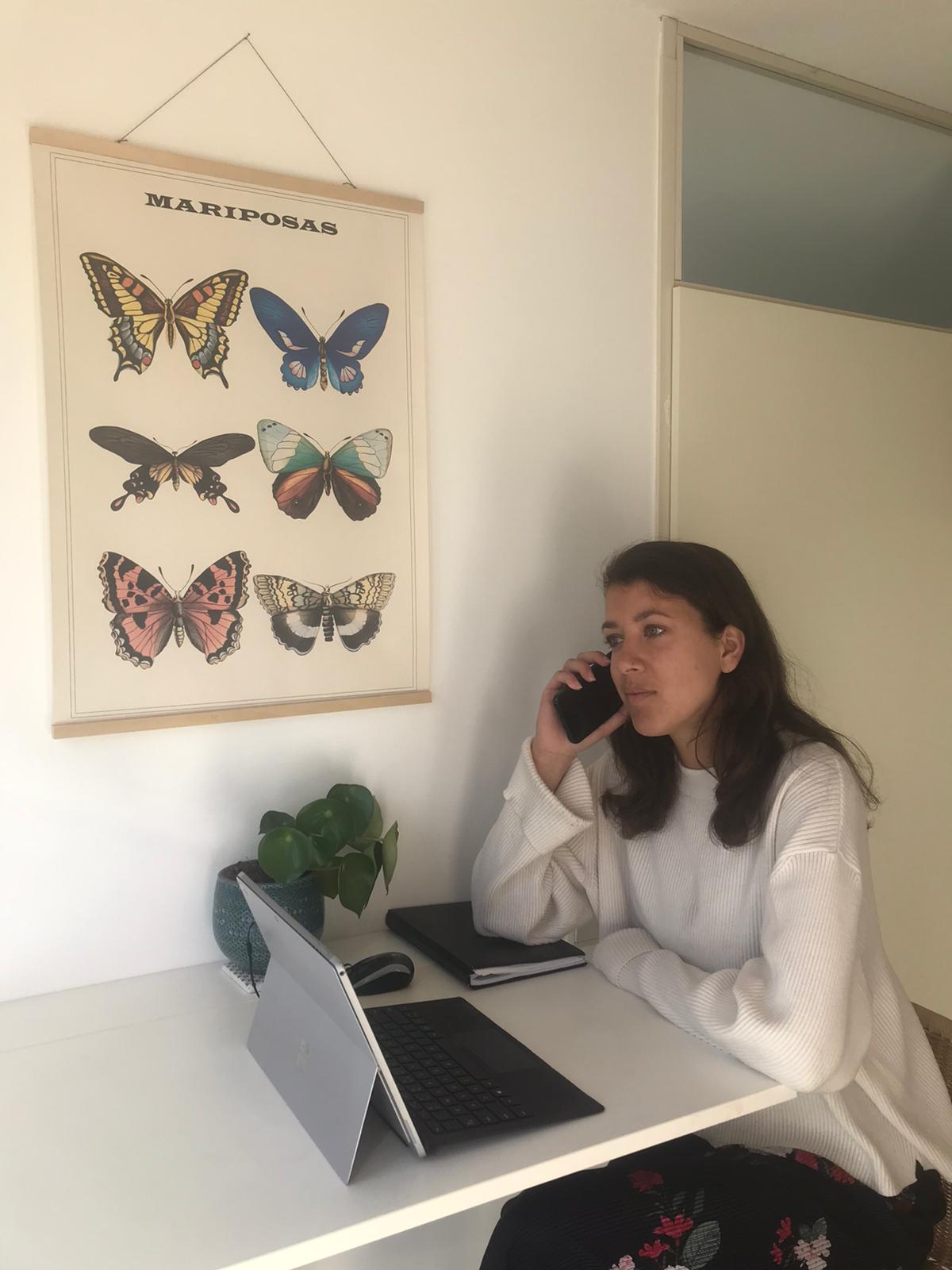 Luisterend oor in coronatijd: Saisha begint Bel-me-wel-register