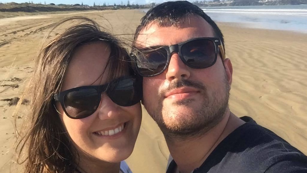 Eldrid Korsten (links) woont met haar Franse vriend in het plaatsje Russell, op het Noordereiland.