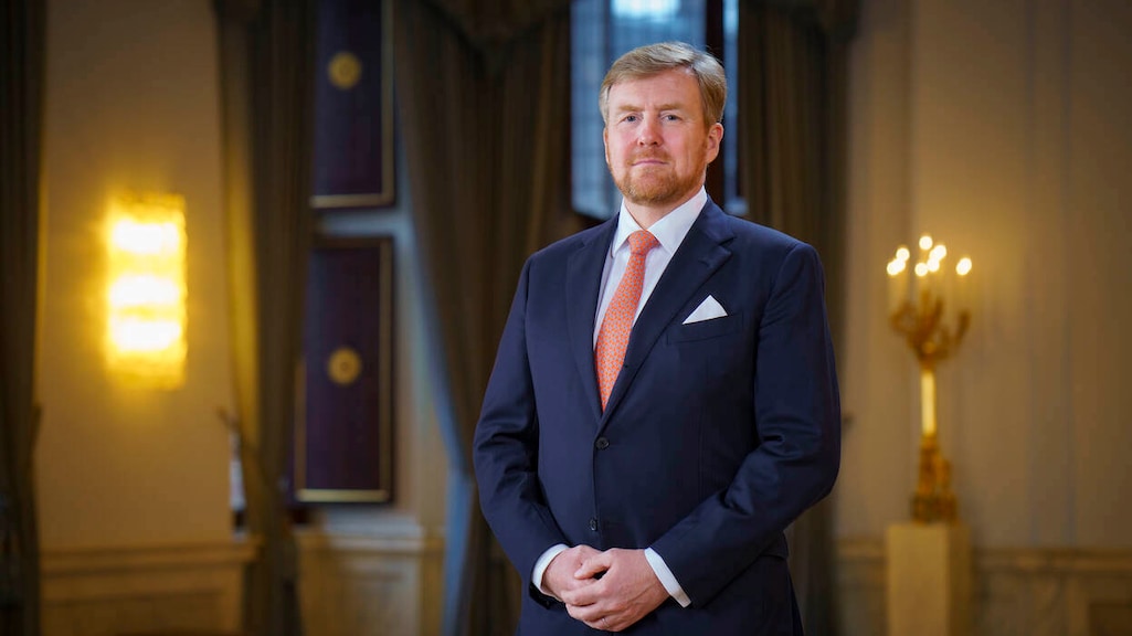 Koning Willem-Alexander: 'Hou vol, maar op afstand'
