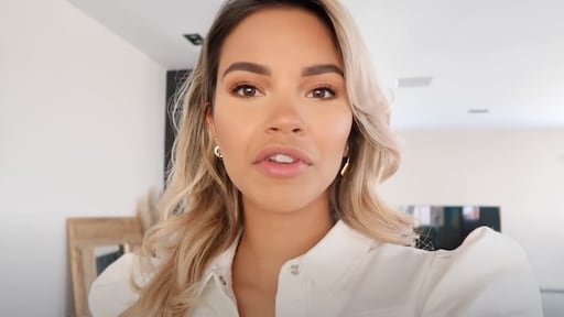 Zara-Lizzy laat Monica Geuze flink schrikken met hete kraan