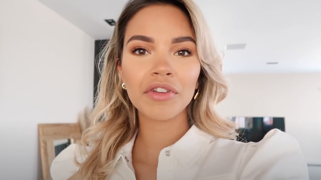 Zara-Lizzy laat Monica Geuze flink schrikken met hete kraan