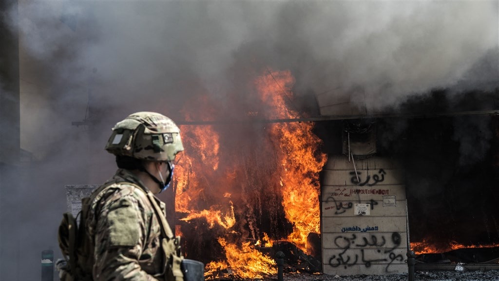 Banken in brand, mensen de straat op: in Libanon regeert de honger