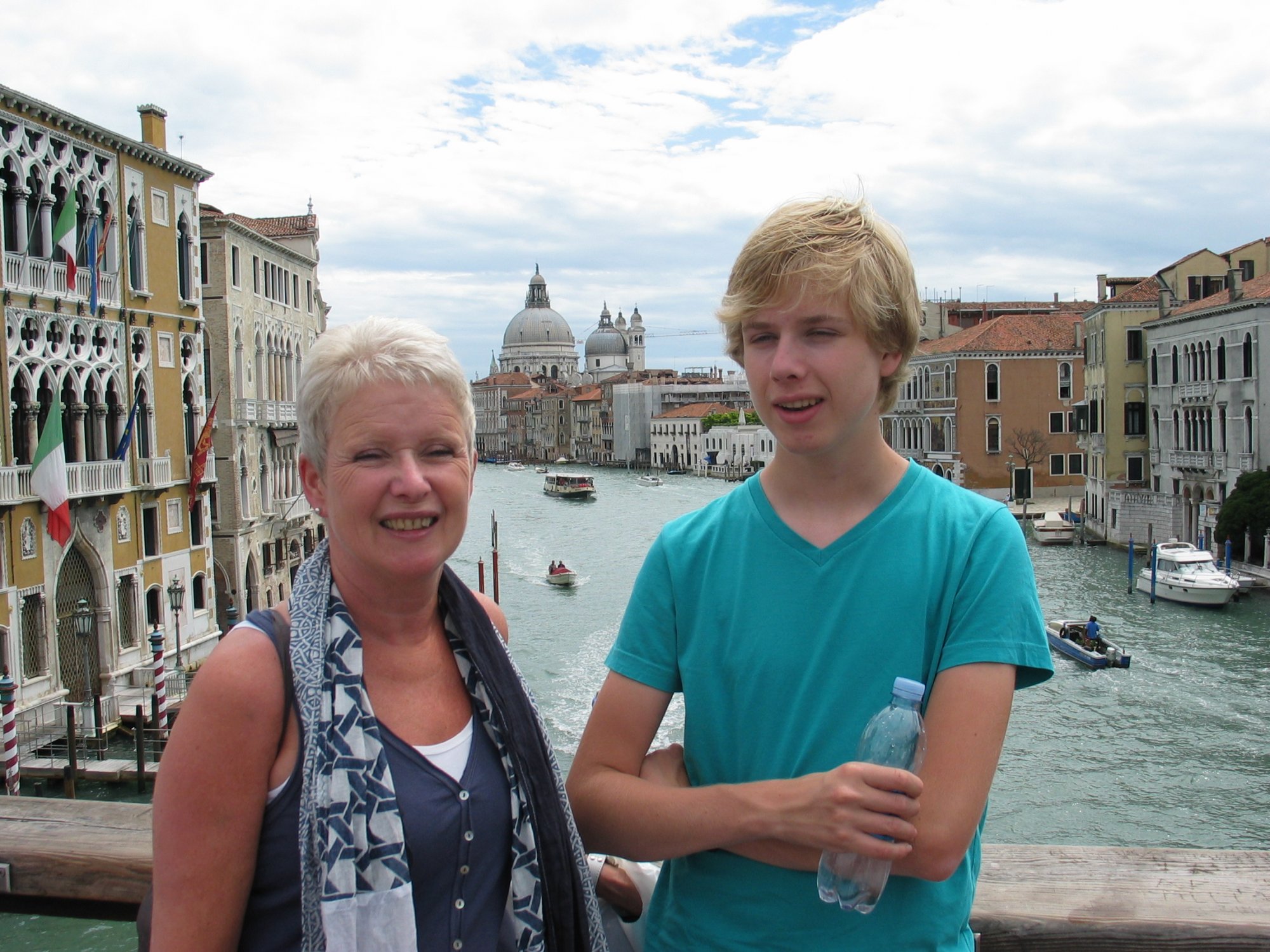 Rond zijn 16de kreeg Jesse, hier op de foto met zijn moeder Marianne, last van angstaanvallen.