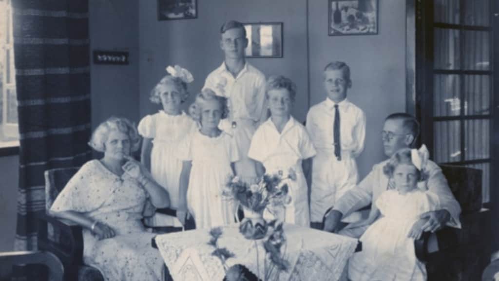 De moeder van Marianne (het meisje links) was het oudste meisje in het gezin.