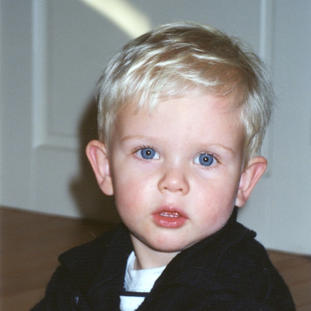 Jesse had een goede, liefdevolle jeugd, heel anders dan zijn moeder.