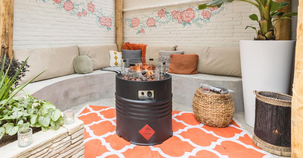 Inspiratie: leg eens een knus vloerkleedje in je tuin 