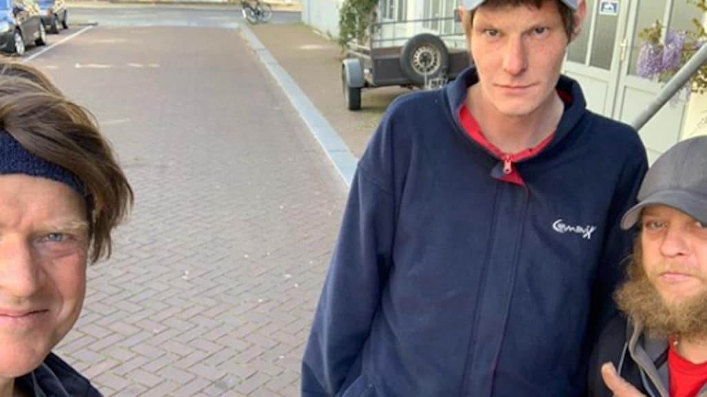 Vrijheid voor iedereen: Beau deelt tompoezen uit aan daklozen