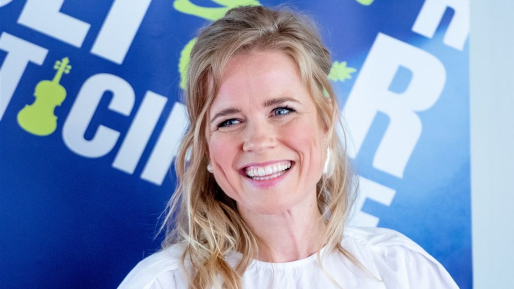 Ilse DeLange stelt clubtour in Nederland uit naar 2021