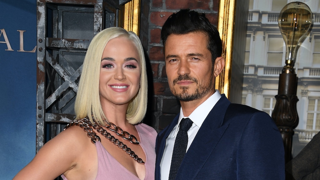 Katy Perry staat op knappen en toont flink gegroeide babybuik