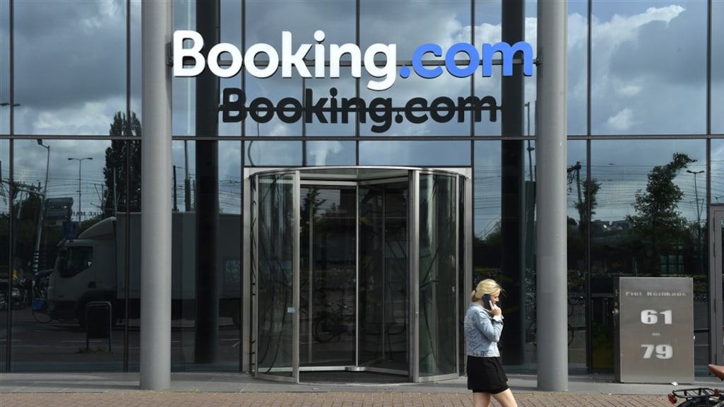 Booking.com blijft misleiden met nepkortingen en schaarste