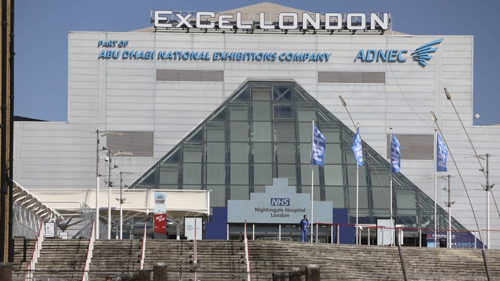 Evenementenhal ExCel in Londen werd omgetoverd tot noodziekenhuis.