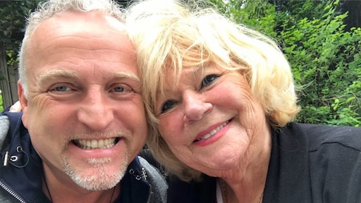 Gordon zet 'bonus mama' Tineke de Nooij in het zonnetje