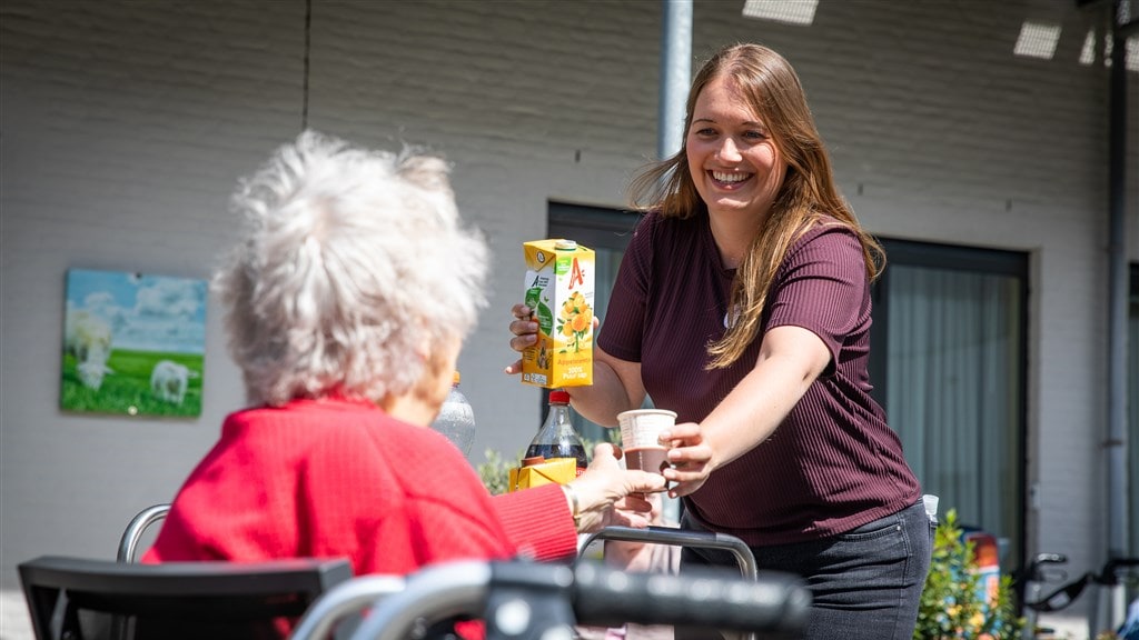 'Maximaal één bezoeker te streng en pijnlijk, vinden verpleeghuizen'