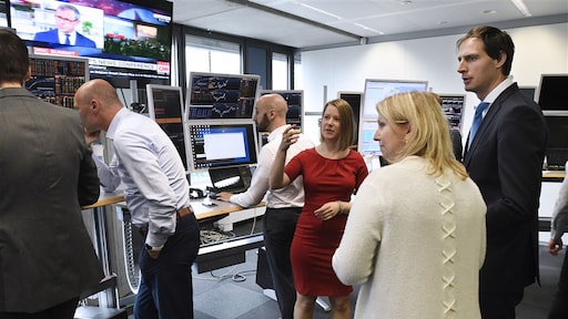 Achter de schermen bij operatie uitleen en opkoop van 93 miljard