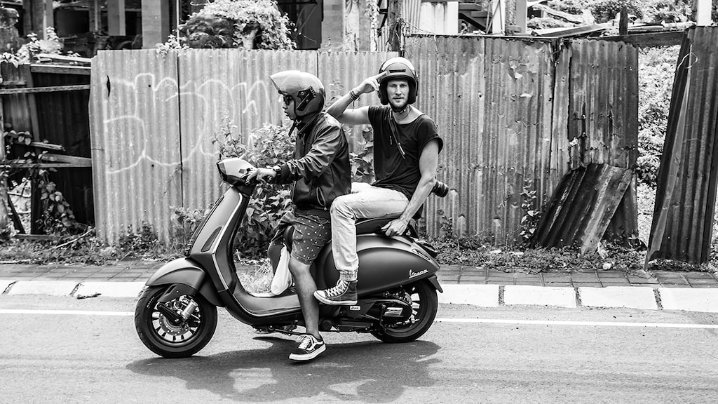 "Mijn beste Balinese vriend Rai, die mij de laatste jaren ook ontzettend wegwijs heeft gemaakt in de taal en cultuur van het land."