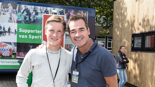 Jeroen van der Boom viert 17e verjaardag zoon met lief bericht