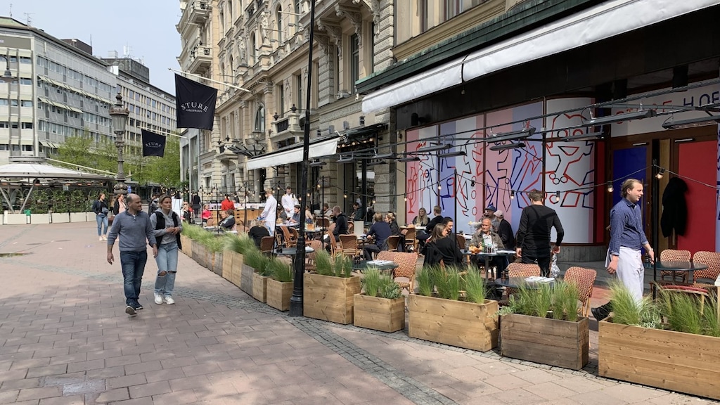 Corona in Zweden betekent gewoon naar het café: 'Problemen nu onder ogen zien'