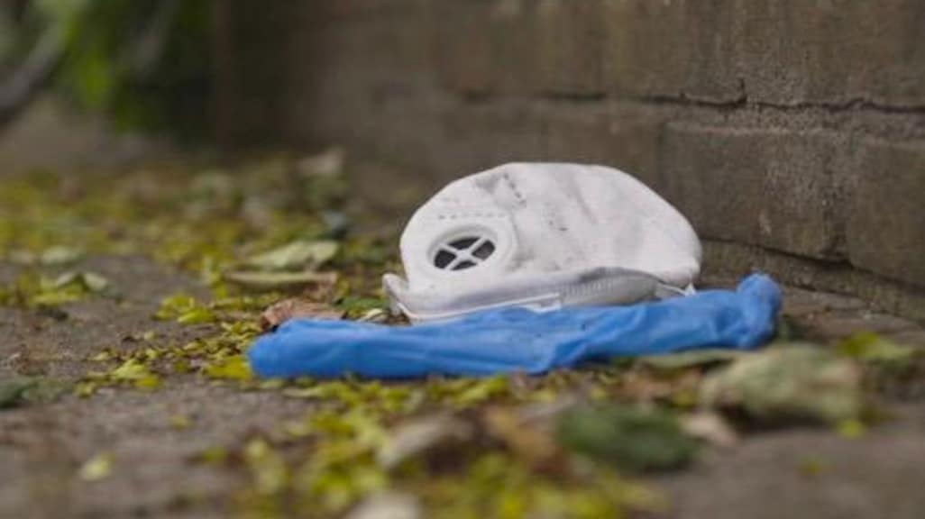 Veel mondkapjes verkeerd gedumpt: 'Hoort niet bij plastic of oud papier'