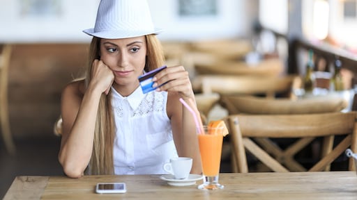 Minstens half miljoen werkenden krijgen geen vakantiegeld: 'Ga niet zomaar akkoord'